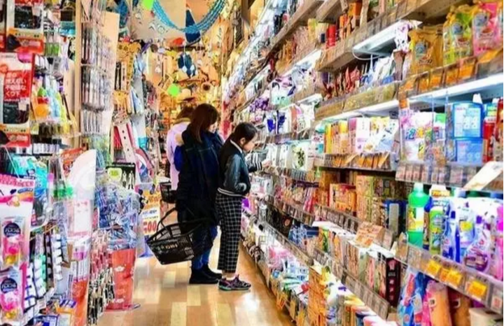 搞定金牛座，逼疯处女座，日本这家便宜“杂货铺”凭什么27年持续增长？